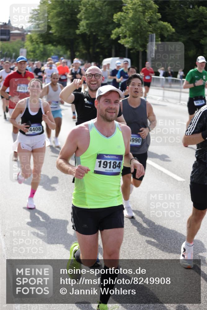 29.06.2025 - hella hamburg halbmarathon Jannik Wohlers http://msf.ph/oto/8249908 29.06.2025 09:56:13 Lombardsbrücke 1460, 1496, 1628, 1833, 1877, 2013, 2058, 2082, 2208, 2378, 2771, 2953, 2996, 3256, 3296, 3310, 3652, 4065, 4377, 4404, 4635, 4711, 4833, 5839, 5978, 6286, 6511, 6512, 6561, 6562, 7383, 7475, 8261, 8361, 8587, 8618, 8921, 9597, 9638, 9695, 9752, 9793, 9820, 10371, 10508, 10891, 11018, 11124, 11231, 11455, 11459, 11809, 11961, 12490, 12545, 12584, 12858, 13211, 13394, 13688, 14198, 14286, 14408, 14526, 14990, 14994, 15149, 15427, 15818, 16375 meine-sportfotos.de