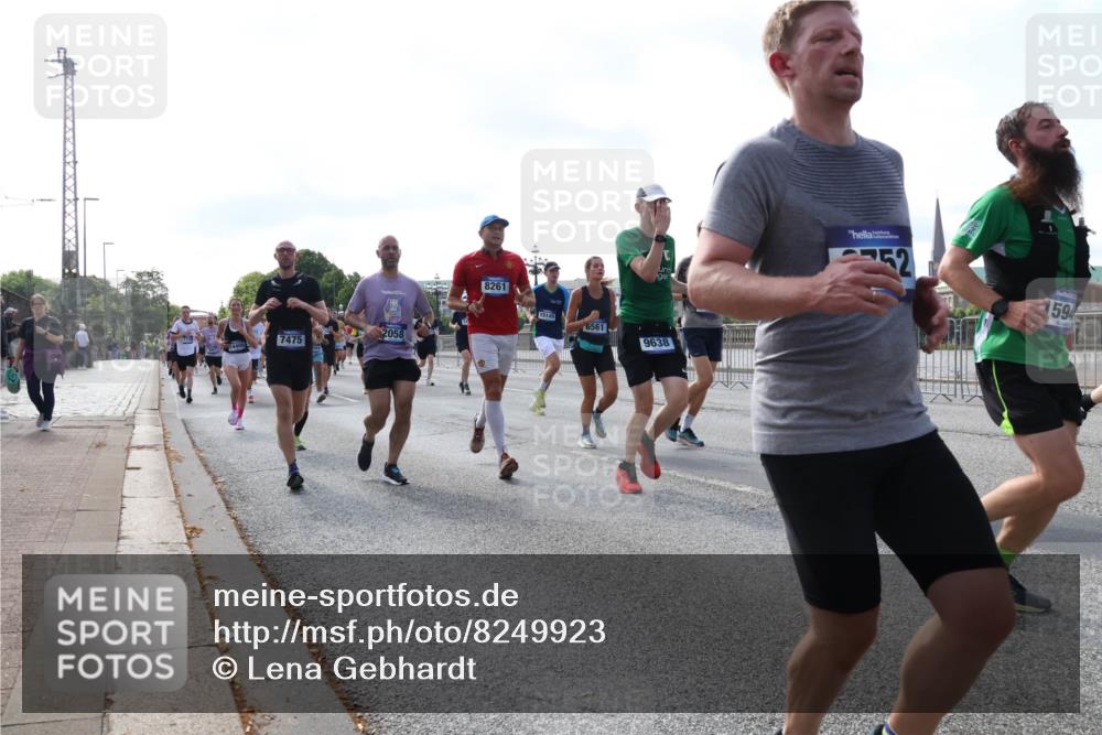 29.06.2025 - hella hamburg halbmarathon Lena Gebhardt http://msf.ph/oto/8249923 29.06.2025 09:56:39 Lombardsbrücke 1452, 1460, 1496, 1499, 1592, 1628, 1833, 1877, 2013, 2058, 2074, 2082, 2208, 2340, 2378, 2396, 2771, 2878, 2953, 2996, 3256, 3296, 3310, 3652, 4065, 4077, 4377, 4404, 4635, 4711, 4833, 4897, 5169, 5194, 5482, 5600, 5607, 5839, 5978, 6033, 6168, 6286, 6377, 6511, 6512, 6561, 6562, 7176, 7178, 7383, 7475, 7583, 7943, 8261, 8361, 8514, 8572, 8587, 8618, 8661, 8710, 8863, 8921, 8968, 8996, 9082, 9246, 9497, 9537, 9597, 9638, 10596 meine-sportfotos.de