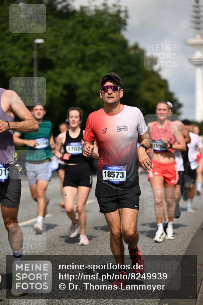 29.06.2025 - hella hamburg halbmarathon Dr. Thomas Lammeyer http://msf.ph/oto/8249939 29.06.2025 09:51:37 Kennedybrücke 1164, 1385, 1644, 1743, 2714, 2767, 3959, 4860, 5091, 5315, 6684, 6990, 7884, 8362, 9178, 9944, 10404, 10793, 10900, 11202, 11227 meine-sportfotos.de