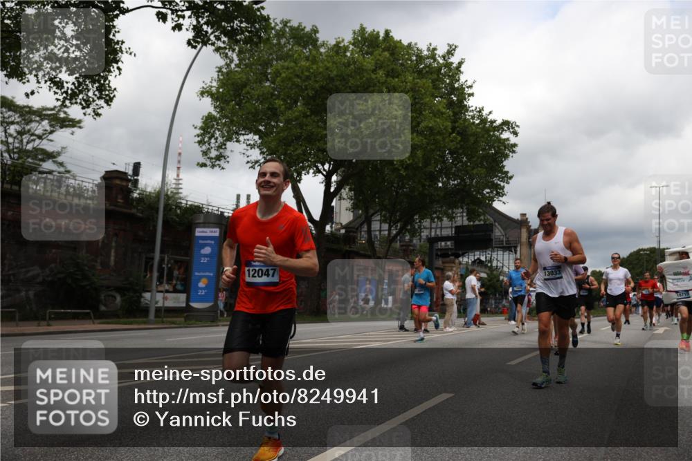 29.06.2025 - hella hamburg halbmarathon Yannick Fuchs http://msf.ph/oto/8249941 29.06.2025 10:47:53 20KM 1030, 1267, 1422, 1442, 1502, 1549, 1870, 2058, 2070, 2354, 2518, 2630, 3096, 3103, 3819, 4299, 5020, 5259, 5638, 6260, 6294, 6374, 6481, 6511, 6512, 6942, 7274, 7395, 7478, 7973, 8285, 8335, 8394, 9032, 9380, 9791, 9922, 11068, 11430, 11844, 12321, 12607, 12632, 13033, 13397, 13794, 13803, 13865, 13912, 14026, 14239, 14702, 15146, 15441, 15502, 15838, 15856, 15946, 16477, 16780, 17348, 17482, 18143, 18308, 18418, 18450, 18514, 18612, 19067 meine-sportfotos.de