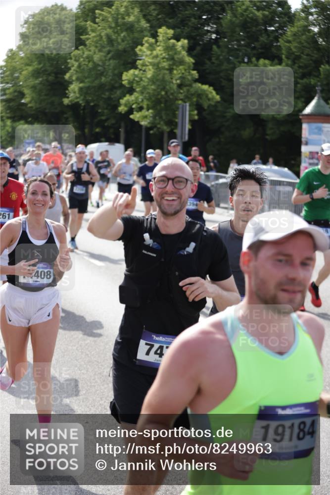 29.06.2025 - hella hamburg halbmarathon Jannik Wohlers http://msf.ph/oto/8249963 29.06.2025 09:56:14 Lombardsbrücke 1460, 1496, 1628, 1833, 1877, 2013, 2058, 2082, 2208, 2378, 2771, 2953, 2996, 3256, 3296, 3310, 3652, 4065, 4377, 4404, 4635, 4711, 4833, 5169, 5839, 5978, 6286, 6561, 6562, 7383, 7475, 8261, 8361, 8587, 8618, 8863, 8921, 9597, 9638, 9695, 9752, 9793, 9820, 10371, 10508, 10891, 11018, 11231, 11455, 11459, 11809, 11961, 12490, 12545, 12584, 12651, 12858, 13211, 13394, 13688, 14198, 14286, 14408, 14526, 14990, 14994, 15149, 15427, 15818, 16375 meine-sportfotos.de