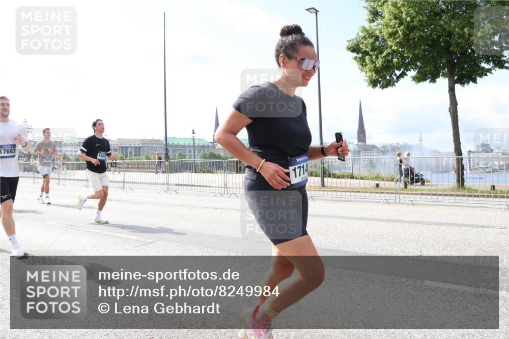 29.06.2025 - hella hamburg halbmarathon Lena Gebhardt http://msf.ph/oto/8249984 29.06.2025 10:10:22 Lombardsbrücke 1548, 1573, 3921, 5182, 5440, 5511, 7042, 7081, 7250, 7333, 7636, 7685, 8219, 8890, 9366, 9434, 9674, 9681, 9816, 10036, 10943, 11027, 11180, 11887, 11904, 11905, 12008, 12567, 12629, 13797, 13825, 13901, 14679, 14822, 15409, 16166, 16344, 16445, 16639, 16872, 17148, 17730, 18196, 18707, 19023 meine-sportfotos.de
