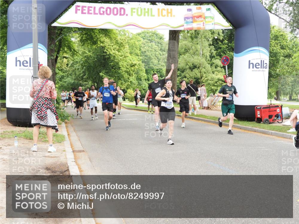 29.06.2025 - hella hamburg halbmarathon MichiJ http://msf.ph/oto/8249997 29.06.2025 10:51:44 Zwischen KM18-KM19 1842, 6174, 8890, 9816, 13533, 14822, 15797, 16067, 16455, 16605, 17387, 18768 meine-sportfotos.de