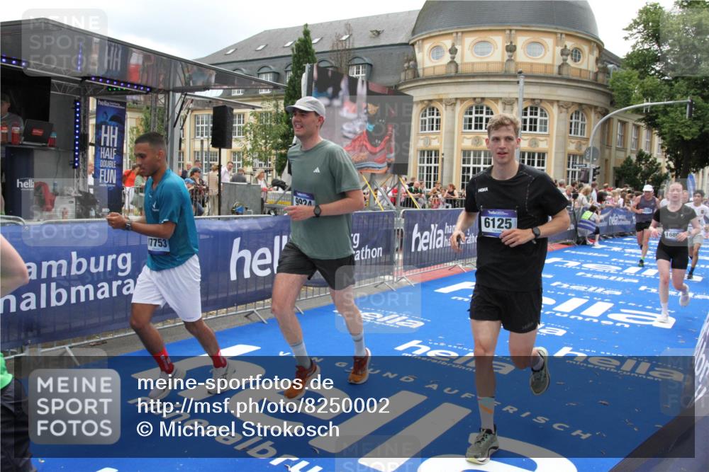 29.06.2025 - hella hamburg halbmarathon Michael Strokosch http://msf.ph/oto/8250002 29.06.2025 10:49:52 Ziel 3543, 4017, 5460, 5894, 6125, 8455, 9126, 9200, 9551, 9597, 9723, 9924, 11975, 13159, 13463, 14794, 16800, 17282, 17753, 19109, 19122 meine-sportfotos.de