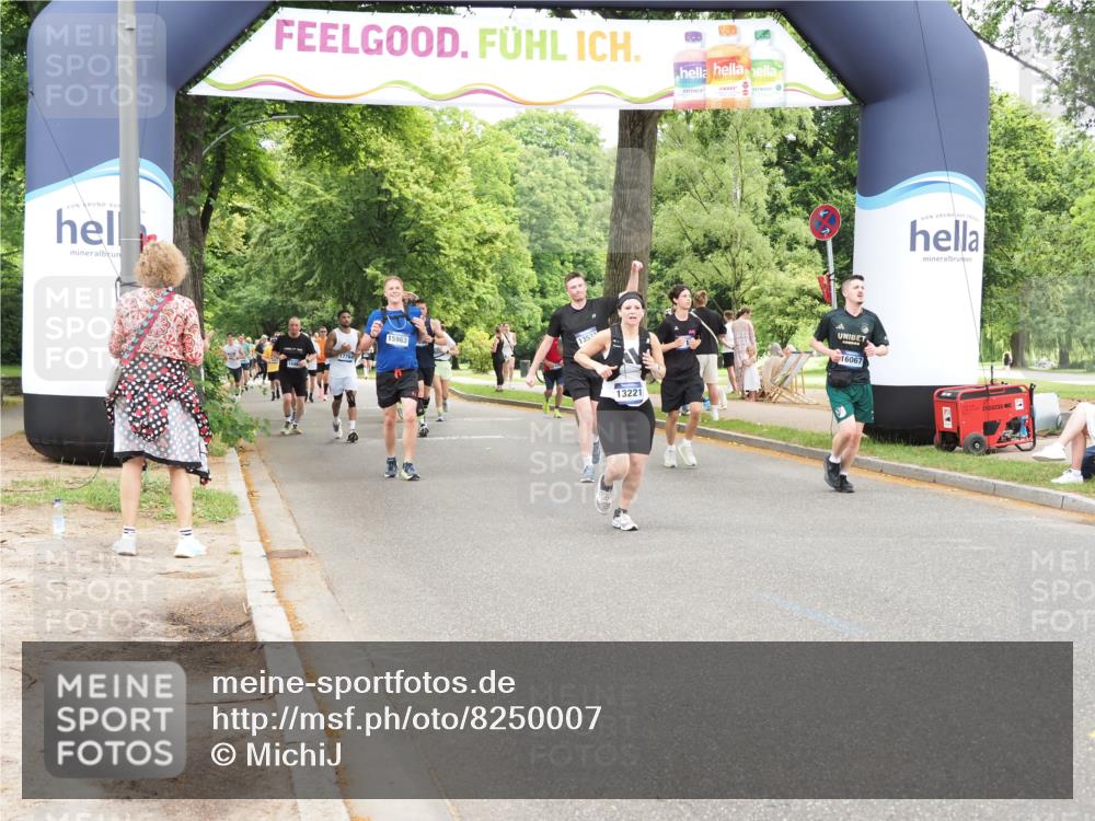 29.06.2025 - hella hamburg halbmarathon MichiJ http://msf.ph/oto/8250007 29.06.2025 10:51:44 Zwischen KM18-KM19 1842, 6174, 8890, 9816, 13533, 14822, 15797, 16067, 16455, 16605, 17387, 18768 meine-sportfotos.de