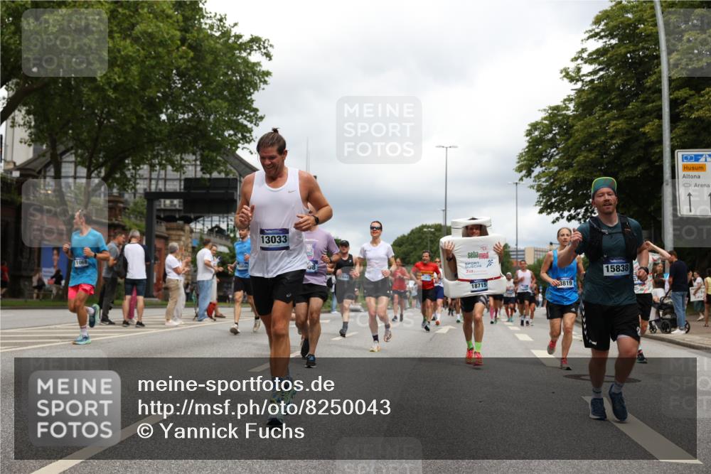 29.06.2025 - hella hamburg halbmarathon Yannick Fuchs http://msf.ph/oto/8250043 29.06.2025 10:47:54 20KM 1030, 1267, 1422, 1442, 1502, 1549, 1870, 2058, 2070, 2354, 2518, 2630, 3096, 3103, 3819, 4299, 5020, 5259, 5638, 6260, 6294, 6374, 6511, 6512, 7274, 7395, 7478, 7973, 8285, 8335, 8394, 9032, 9380, 9791, 9922, 10040, 11068, 11430, 11844, 12321, 12607, 12632, 13033, 13397, 13794, 13803, 13865, 13912, 14026, 14239, 14702, 15146, 15441, 15502, 15838, 15856, 15946, 16780, 17348, 17482, 18143, 18308, 18418, 18450, 18514, 18612, 19067 meine-sportfotos.de