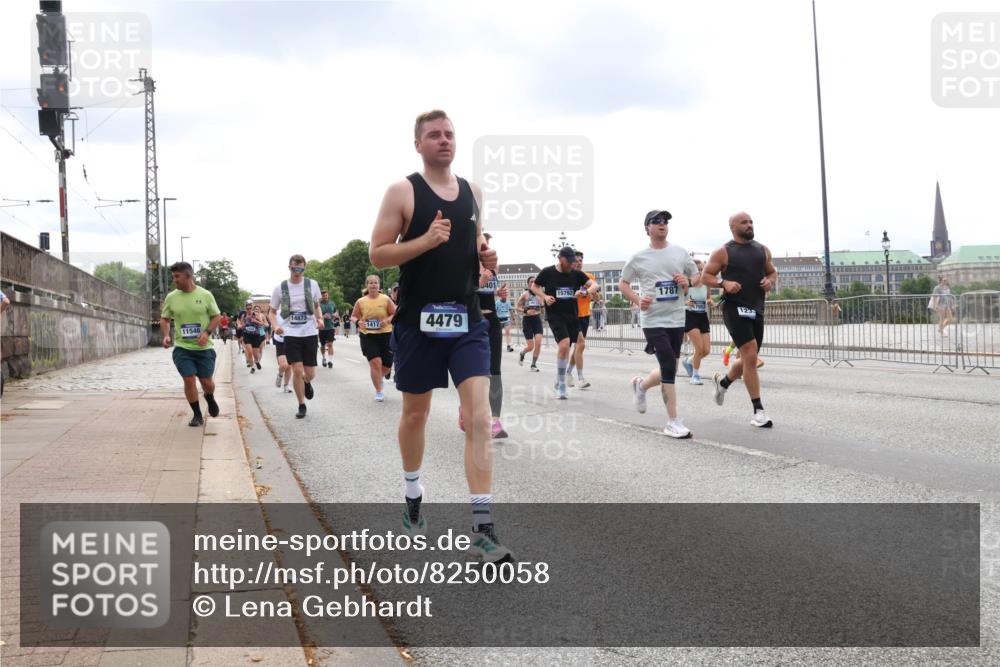 29.06.2025 - hella hamburg halbmarathon Lena Gebhardt http://msf.ph/oto/8250058 29.06.2025 10:34:07 Lombardsbrücke 1189, 1275, 1417, 1672, 1705, 1787, 1896, 2265, 2342, 2464, 2482, 2496, 2510, 2511, 2526, 2801, 2933, 3145, 3170, 3264, 3340, 3345, 3560, 3829, 3848, 4433, 4479, 4696, 4807, 4824, 4826, 4942, 5096, 5141, 5557, 5561, 5566, 5569, 5584, 5609, 5691, 5821, 5822, 5887, 6105, 6364, 6515, 6516, 6574, 6854, 6956, 7027, 7324, 7329, 7565, 7653, 8157, 8202, 8277, 8349, 8375, 8377, 8383, 8401, 8965, 9094, 9875, 9995, 10007, 10071, 10360, 10561, 10564, 13957, 17230 meine-sportfotos.de