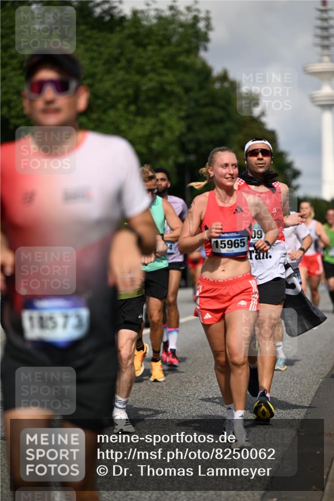 29.06.2025 - hella hamburg halbmarathon Dr. Thomas Lammeyer http://msf.ph/oto/8250062 29.06.2025 09:51:38 Kennedybrücke 1164, 1385, 1644, 1743, 2714, 2767, 3959, 4860, 5091, 5315, 6684, 6990, 7884, 8362, 9178, 9944, 10404, 10793, 10900, 11202, 11227 meine-sportfotos.de