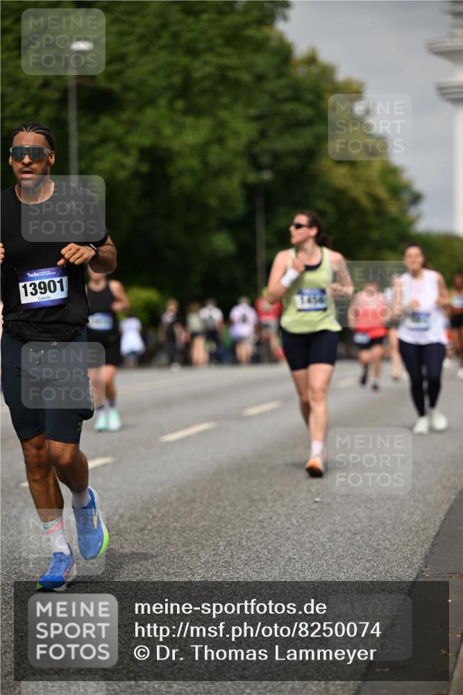 29.06.2025 - hella hamburg halbmarathon Dr. Thomas Lammeyer http://msf.ph/oto/8250074 29.06.2025 10:14:19 Kennedybrücke 1052, 1186, 1456, 1483, 1513, 4389, 7058, 7250, 7685, 8090, 8685, 9150, 9681, 9816, 9988, 11180 meine-sportfotos.de