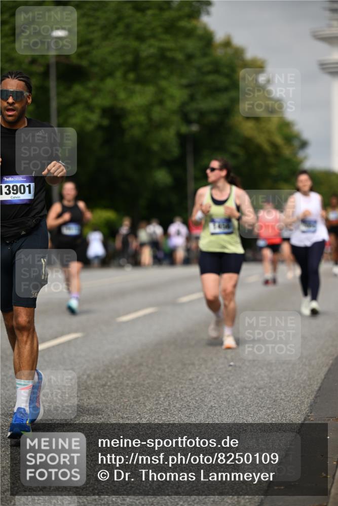 29.06.2025 - hella hamburg halbmarathon Dr. Thomas Lammeyer http://msf.ph/oto/8250109 29.06.2025 10:14:20 Kennedybrücke 1052, 1186, 1456, 1483, 1513, 4389, 7058, 7250, 7685, 8090, 8685, 9150, 9681, 9816, 9988, 11180 meine-sportfotos.de