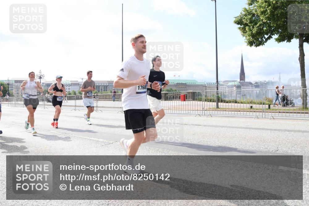 29.06.2025 - hella hamburg halbmarathon Lena Gebhardt http://msf.ph/oto/8250142 29.06.2025 10:10:23 Lombardsbrücke 1548, 1573, 3921, 4389, 5182, 5440, 5511, 7042, 7081, 7250, 7333, 7636, 7685, 8219, 8890, 9366, 9434, 9674, 9681, 9816, 10036, 10943, 11027, 11180, 11887, 11904, 11905, 12008, 12567, 12629, 13797, 13825, 13901, 14679, 14822, 15409, 16166, 16344, 16445, 16639, 16872, 17148, 17730, 18196, 18707, 19023 meine-sportfotos.de
