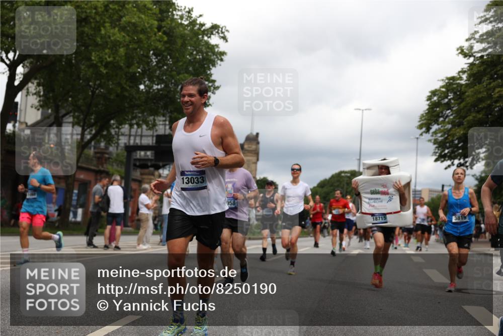 29.06.2025 - hella hamburg halbmarathon Yannick Fuchs http://msf.ph/oto/8250190 29.06.2025 10:47:54 20KM 1030, 1267, 1422, 1442, 1502, 1549, 1870, 2058, 2070, 2354, 2518, 2630, 3096, 3103, 3819, 4299, 5020, 5259, 5638, 6260, 6294, 6374, 6511, 6512, 7274, 7395, 7478, 7973, 8285, 8335, 8394, 9032, 9380, 9791, 9922, 10040, 11068, 11430, 11844, 12321, 12607, 12632, 13033, 13397, 13794, 13803, 13865, 13912, 14026, 14239, 14702, 15146, 15441, 15502, 15838, 15856, 15946, 16780, 17348, 17482, 18143, 18308, 18418, 18450, 18514, 18612, 19067 meine-sportfotos.de