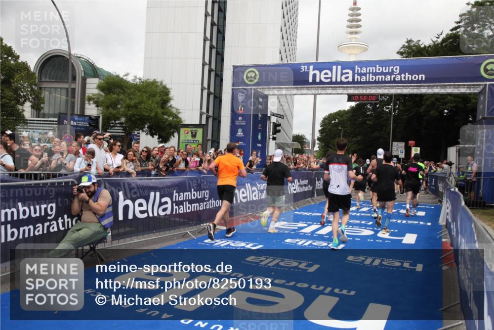 29.06.2025 - hella hamburg halbmarathon Michael Strokosch http://msf.ph/oto/8250193 29.06.2025 10:58:06 Ziel 1200, 1611, 2025, 3093, 3141, 4319, 4579, 6531, 6892, 7189, 8089, 10036, 10408, 11832, 12378, 12773, 13465, 13666, 15090, 15527, 18762 meine-sportfotos.de