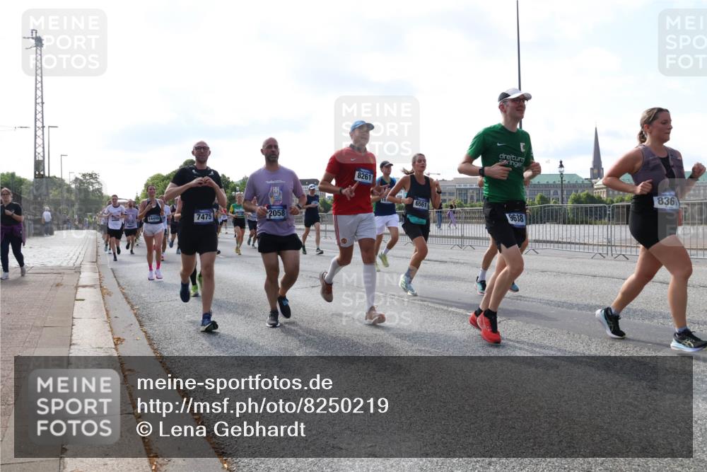 29.06.2025 - hella hamburg halbmarathon Lena Gebhardt http://msf.ph/oto/8250219 29.06.2025 09:56:40 Lombardsbrücke 1452, 1460, 1496, 1499, 1592, 1628, 1833, 1877, 2013, 2058, 2074, 2082, 2111, 2208, 2340, 2378, 2396, 2771, 2878, 2953, 2996, 3256, 3296, 3310, 3652, 4065, 4077, 4377, 4404, 4635, 4711, 4833, 4897, 5169, 5194, 5482, 5600, 5607, 5839, 5978, 6033, 6168, 6286, 6377, 6511, 6512, 6561, 6562, 6631, 7176, 7178, 7383, 7475, 7583, 7943, 8261, 8361, 8514, 8572, 8587, 8618, 8661, 8710, 8863, 8921, 8968, 8996, 9082, 9246, 9497, 9537, 9597, 9638, 10596 meine-sportfotos.de
