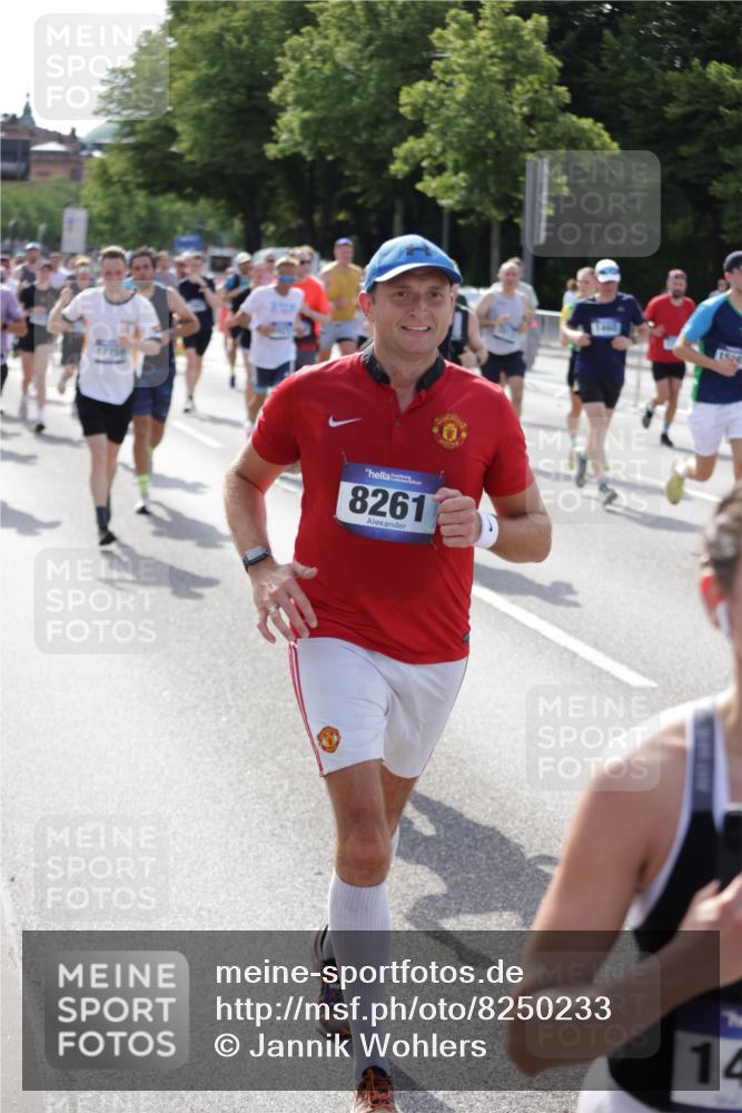 29.06.2025 - hella hamburg halbmarathon Jannik Wohlers http://msf.ph/oto/8250233 29.06.2025 09:56:15 Lombardsbrücke 1460, 1496, 1628, 1833, 1877, 2013, 2058, 2082, 2208, 2378, 2771, 2953, 2996, 3296, 3310, 3652, 4065, 4377, 4404, 4635, 4711, 4833, 5169, 5194, 5839, 6286, 6561, 6562, 7383, 7475, 8261, 8361, 8587, 8618, 8863, 8921, 9597, 9638, 9695, 9752, 9793, 9820, 10371, 10508, 11018, 11231, 11455, 11459, 11809, 11961, 12490, 12545, 12584, 12651, 12858, 13394, 13688, 14198, 14286, 14408, 14526, 14990, 14994, 15149, 15427, 15818, 16375 meine-sportfotos.de
