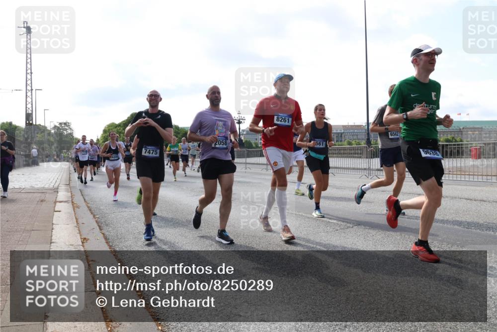 29.06.2025 - hella hamburg halbmarathon Lena Gebhardt http://msf.ph/oto/8250289 29.06.2025 09:56:40 Lombardsbrücke 1452, 1460, 1496, 1499, 1592, 1628, 1833, 1877, 2013, 2058, 2074, 2082, 2111, 2208, 2340, 2378, 2396, 2771, 2878, 2953, 2996, 3256, 3296, 3310, 3652, 4065, 4077, 4377, 4404, 4635, 4711, 4833, 4897, 5169, 5194, 5482, 5600, 5607, 5839, 5978, 6033, 6168, 6286, 6377, 6511, 6512, 6561, 6562, 6631, 7176, 7178, 7383, 7475, 7583, 7943, 8261, 8361, 8514, 8572, 8587, 8618, 8661, 8710, 8863, 8921, 8968, 8996, 9082, 9246, 9497, 9537, 9597, 9638, 10596 meine-sportfotos.de