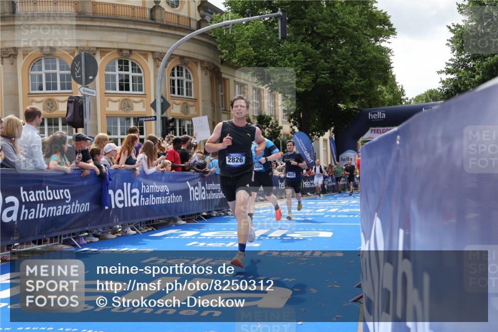 29.06.2025 - hella hamburg halbmarathon Strokosch-Dieckow http://msf.ph/oto/8250312 29.06.2025 10:40:07 Ziel 2826, 3547, 4381, 5007, 5050, 5409, 5410, 5508, 5916, 6080, 7495, 8465, 8933, 10968, 11731, 12091, 12704, 13514, 13667, 15424, 17973, 18614, 18979 meine-sportfotos.de