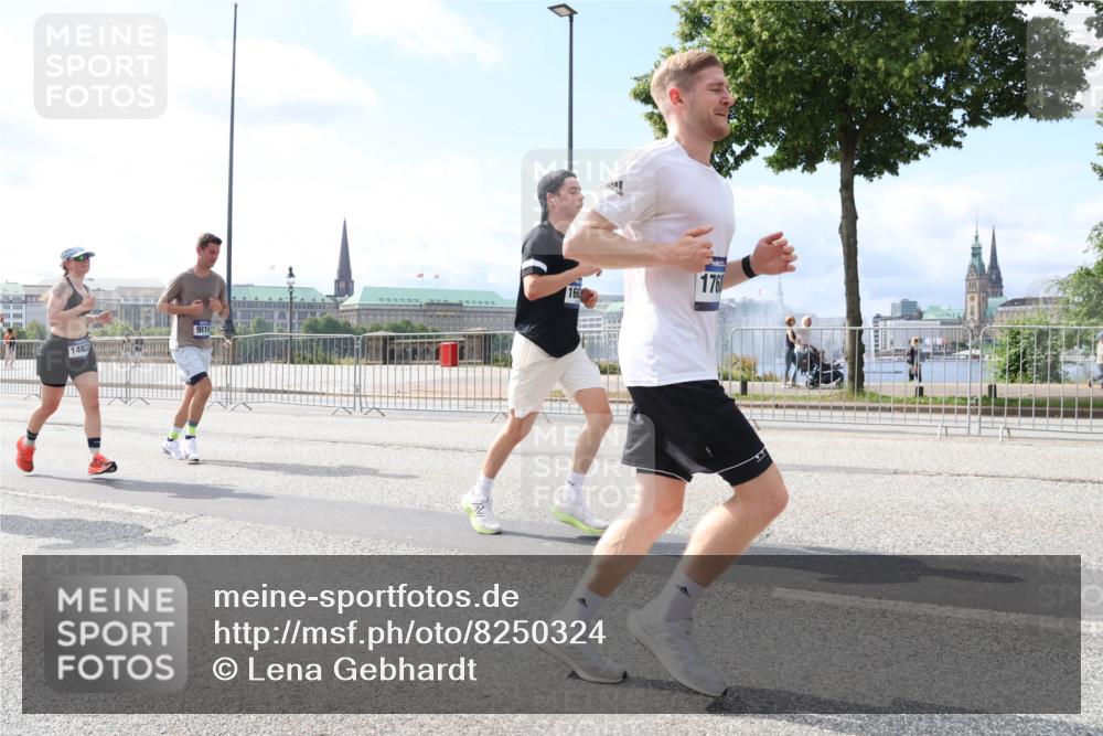 29.06.2025 - hella hamburg halbmarathon Lena Gebhardt http://msf.ph/oto/8250324 29.06.2025 10:10:23 Lombardsbrücke 1548, 1573, 3921, 4389, 5182, 5440, 5511, 7042, 7081, 7250, 7333, 7636, 7685, 8219, 8890, 9366, 9434, 9674, 9681, 9816, 10036, 10943, 11027, 11180, 11887, 11904, 11905, 12008, 12567, 12629, 13797, 13825, 13901, 14679, 14822, 15409, 16166, 16344, 16445, 16639, 16872, 17148, 17730, 18196, 18707, 19023 meine-sportfotos.de