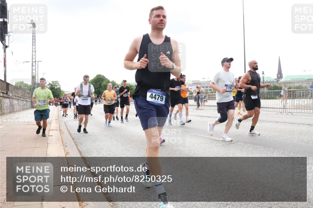29.06.2025 - hella hamburg halbmarathon Lena Gebhardt http://msf.ph/oto/8250325 29.06.2025 10:34:08 Lombardsbrücke 1189, 1275, 1417, 1672, 1705, 1787, 1896, 2265, 2412, 2464, 2482, 2496, 2510, 2511, 2526, 2801, 2933, 3145, 3170, 3264, 3340, 3345, 3560, 3829, 3848, 4433, 4479, 4696, 4807, 4824, 4826, 4942, 5096, 5141, 5557, 5561, 5566, 5569, 5584, 5609, 5691, 5821, 5822, 5887, 6105, 6364, 6515, 6516, 6574, 6854, 6956, 7027, 7324, 7329, 7565, 8202, 8277, 8349, 8375, 8377, 8383, 8401, 8965, 9094, 9875, 9995, 10007, 10071, 10360, 10561, 10564, 11872, 13957, 16919, 17230 meine-sportfotos.de