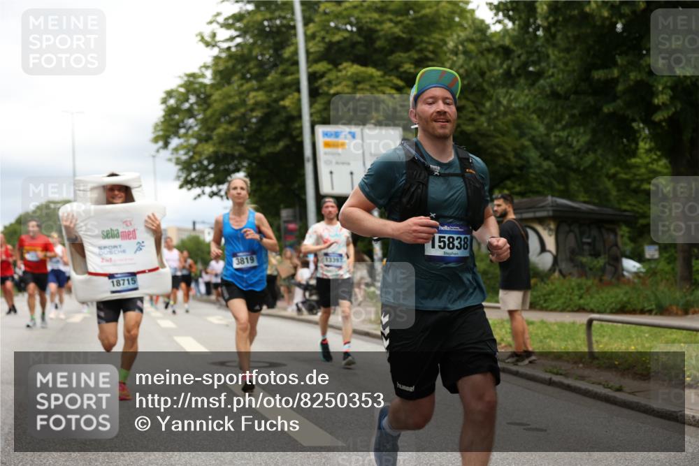 29.06.2025 - hella hamburg halbmarathon Yannick Fuchs http://msf.ph/oto/8250353 29.06.2025 10:47:55 20KM 1030, 1267, 1422, 1442, 1502, 1549, 1870, 2058, 2070, 2354, 2432, 2518, 2630, 3096, 3103, 3819, 4299, 5020, 5259, 5638, 6260, 6294, 6374, 6511, 6512, 7274, 7395, 7478, 7973, 8285, 8335, 8394, 9032, 9380, 9791, 9922, 10040, 11009, 11068, 11430, 11844, 12321, 12607, 12632, 13033, 13397, 13794, 13803, 13865, 13912, 14026, 14239, 14702, 15146, 15441, 15838, 15856, 15946, 16780, 17348, 17482, 18143, 18308, 18418, 18450, 18514, 18612, 19067 meine-sportfotos.de