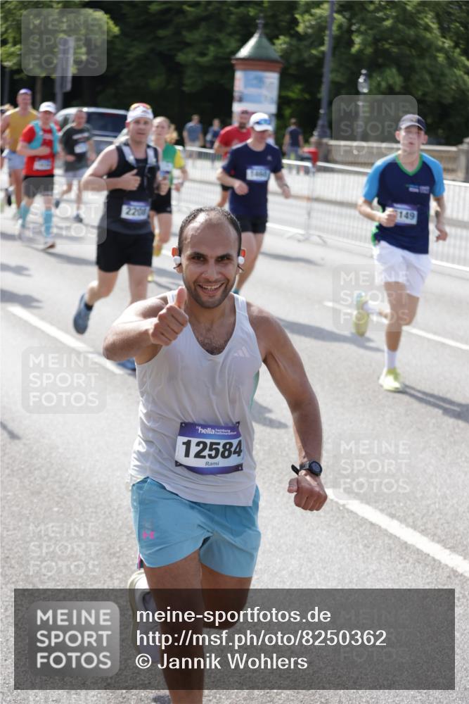29.06.2025 - hella hamburg halbmarathon Jannik Wohlers http://msf.ph/oto/8250362 29.06.2025 09:56:17 Lombardsbrücke 1460, 1496, 1628, 1833, 1877, 2013, 2058, 2082, 2208, 2378, 2396, 2771, 2996, 3310, 3652, 4065, 4377, 4404, 4635, 4711, 4833, 5169, 5194, 5839, 6033, 6286, 6561, 6562, 7383, 7475, 8261, 8361, 8572, 8587, 8618, 8661, 8710, 8863, 8921, 9082, 9597, 9638, 9695, 9752, 9793, 9820, 9985, 10371, 10508, 11018, 11231, 11455, 11459, 11809, 11961, 12311, 12490, 12584, 12585, 12651, 12858, 13282, 13394, 13609, 13688, 13962, 14033, 14408, 14526, 14990, 14994, 15149, 15427, 15818 meine-sportfotos.de