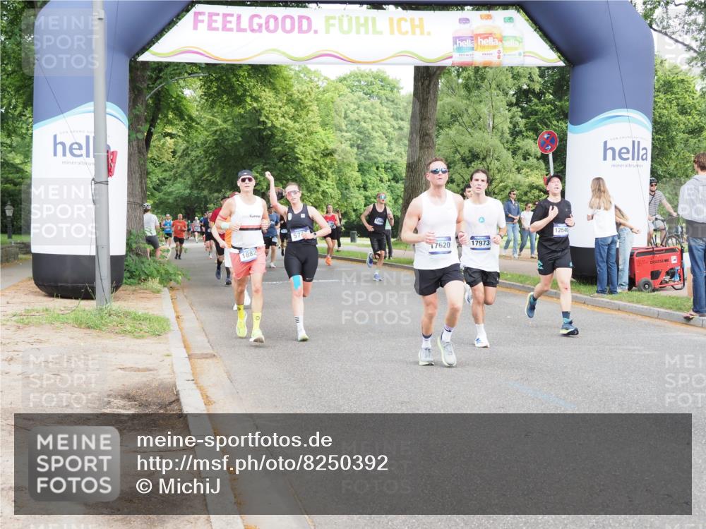 29.06.2025 - hella hamburg halbmarathon MichiJ http://msf.ph/oto/8250392 29.06.2025 10:28:50 Zwischen KM18-KM19 1882, 2750, 2826, 4889, 5375, 5508, 5745, 6149, 6683, 8346, 8574, 12540, 13158, 17245, 17620, 17973 meine-sportfotos.de