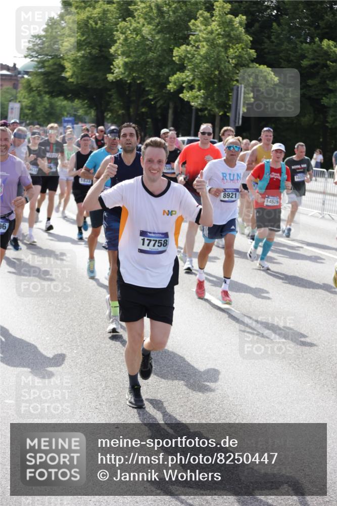 29.06.2025 - hella hamburg halbmarathon Jannik Wohlers http://msf.ph/oto/8250447 29.06.2025 09:56:17 Lombardsbrücke 1460, 1496, 1628, 1833, 1877, 2013, 2058, 2082, 2208, 2378, 2396, 2771, 2996, 3310, 3652, 4065, 4377, 4404, 4635, 4711, 4833, 5169, 5194, 5839, 6033, 6286, 6561, 6562, 7383, 7475, 8261, 8361, 8572, 8587, 8618, 8661, 8710, 8863, 8921, 9082, 9597, 9638, 9695, 9752, 9793, 9820, 9985, 10371, 10508, 11018, 11231, 11455, 11459, 11809, 11961, 12311, 12490, 12584, 12585, 12651, 12858, 13282, 13394, 13609, 13688, 13962, 14033, 14408, 14526, 14990, 14994, 15149, 15427, 15818 meine-sportfotos.de