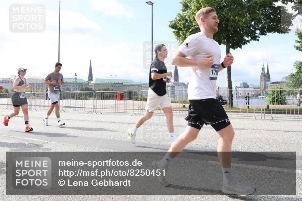 29.06.2025 - hella hamburg halbmarathon Lena Gebhardt http://msf.ph/oto/8250451 29.06.2025 10:10:23 Lombardsbrücke 1548, 1573, 3921, 4389, 5182, 5440, 5511, 7042, 7081, 7250, 7333, 7636, 7685, 8219, 8890, 9366, 9434, 9674, 9681, 9816, 10036, 10943, 11027, 11180, 11887, 11904, 11905, 12008, 12567, 12629, 13797, 13825, 13901, 14679, 14822, 15409, 16166, 16344, 16445, 16639, 16872, 17148, 17730, 18196, 18707, 19023 meine-sportfotos.de