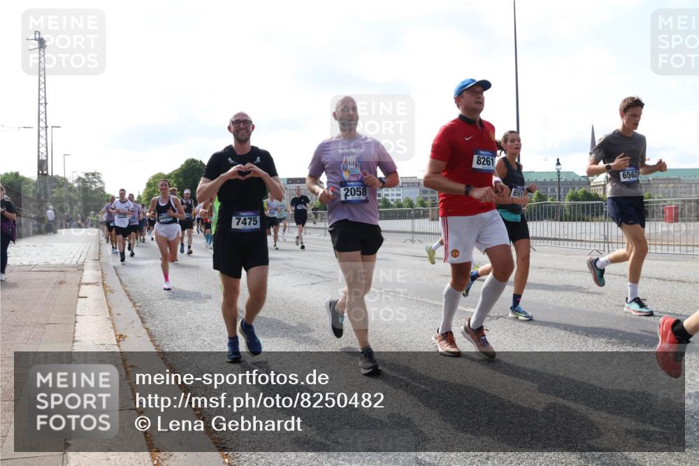 29.06.2025 - hella hamburg halbmarathon Lena Gebhardt http://msf.ph/oto/8250482 29.06.2025 09:56:40 Lombardsbrücke 1452, 1460, 1496, 1499, 1592, 1628, 1833, 1877, 2013, 2058, 2074, 2082, 2111, 2208, 2340, 2378, 2396, 2771, 2878, 2953, 2996, 3256, 3296, 3310, 3652, 4065, 4077, 4377, 4404, 4635, 4711, 4833, 4897, 5169, 5194, 5482, 5600, 5607, 5839, 5978, 6033, 6168, 6286, 6377, 6511, 6512, 6561, 6562, 6631, 7176, 7178, 7383, 7475, 7583, 7943, 8261, 8361, 8514, 8572, 8587, 8618, 8661, 8710, 8863, 8921, 8968, 8996, 9082, 9246, 9497, 9537, 9597, 9638, 10596 meine-sportfotos.de