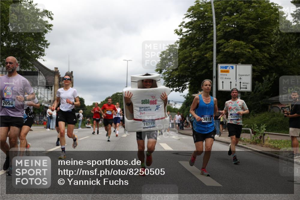 29.06.2025 - hella hamburg halbmarathon Yannick Fuchs http://msf.ph/oto/8250505 29.06.2025 10:47:55 20KM 1030, 1267, 1422, 1442, 1502, 1549, 1870, 2058, 2070, 2354, 2432, 2518, 2630, 3096, 3103, 3819, 4299, 5020, 5259, 5638, 6260, 6294, 6374, 6511, 6512, 7274, 7395, 7478, 7973, 8285, 8335, 8394, 9032, 9380, 9791, 9922, 10040, 11009, 11068, 11430, 11844, 12321, 12607, 12632, 13033, 13397, 13794, 13803, 13865, 13912, 14026, 14239, 14702, 15146, 15441, 15838, 15856, 15946, 16780, 17348, 17482, 18143, 18308, 18418, 18450, 18514, 18612, 19067 meine-sportfotos.de