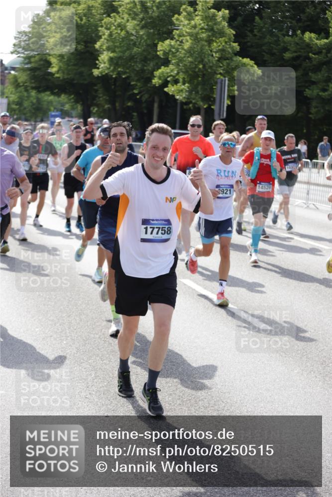 29.06.2025 - hella hamburg halbmarathon Jannik Wohlers http://msf.ph/oto/8250515 29.06.2025 09:56:18 Lombardsbrücke 1460, 1496, 1628, 1833, 1877, 2013, 2058, 2082, 2208, 2378, 2396, 2771, 2996, 3310, 3652, 4065, 4377, 4404, 4635, 4711, 4833, 5169, 5194, 5839, 6033, 6286, 6561, 6562, 7383, 7475, 8261, 8361, 8572, 8587, 8618, 8661, 8710, 8863, 8921, 9082, 9597, 9638, 9695, 9752, 9793, 9820, 9876, 9985, 10371, 10508, 11018, 11455, 11809, 11961, 12311, 12490, 12584, 12585, 12651, 12858, 13282, 13394, 13609, 13688, 13962, 14033, 14408, 14526, 14990, 14994, 15149, 15427, 15818 meine-sportfotos.de