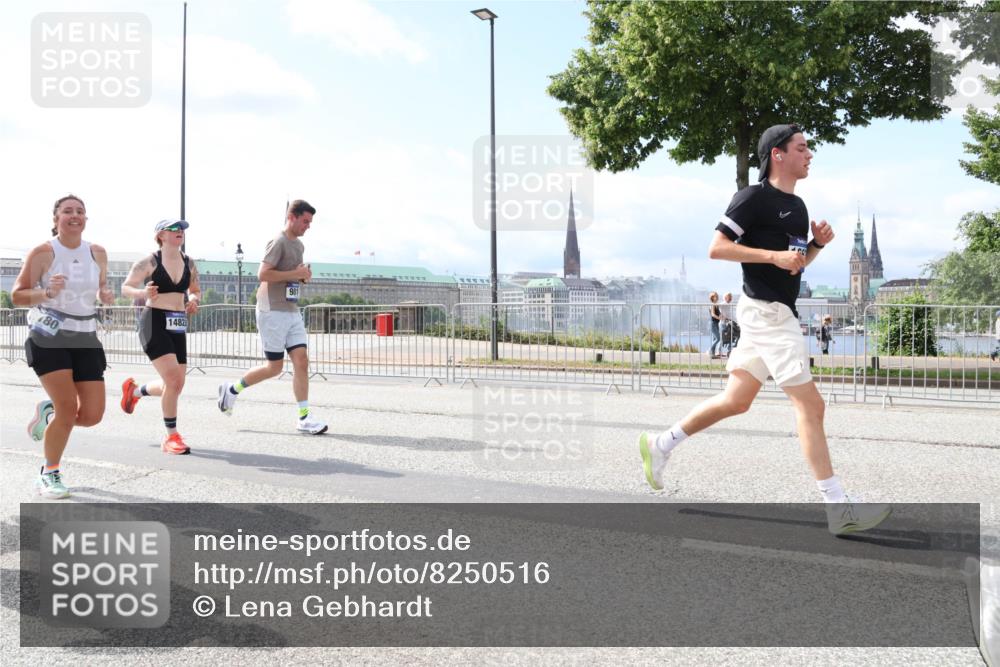 29.06.2025 - hella hamburg halbmarathon Lena Gebhardt http://msf.ph/oto/8250516 29.06.2025 10:10:24 Lombardsbrücke 1548, 1573, 3921, 4389, 5182, 5440, 5511, 7042, 7081, 7250, 7333, 7636, 7685, 8219, 8890, 9366, 9434, 9674, 9681, 9816, 10036, 10943, 11027, 11180, 11355, 11887, 11904, 11905, 12008, 12567, 12629, 13797, 13825, 13901, 14679, 14822, 15409, 16166, 16344, 16445, 16639, 16872, 17148, 17730, 18196, 18707, 19023 meine-sportfotos.de