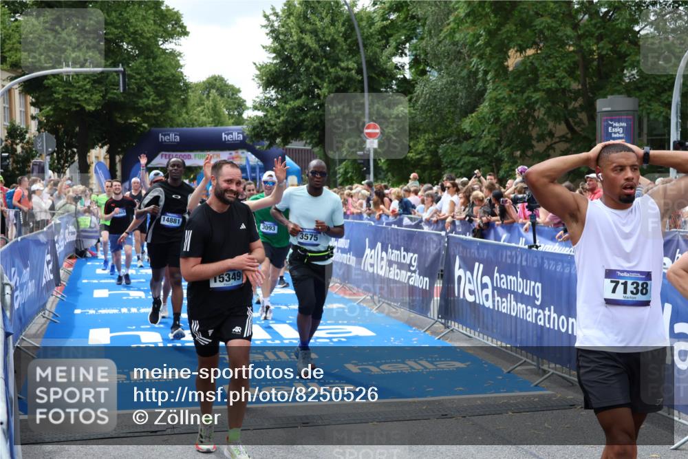 29.06.2025 - hella hamburg halbmarathon Zöllner http://msf.ph/oto/8250526 29.06.2025 10:58:03 Ziel 1200, 2025, 3093, 3141, 3575, 4579, 6531, 6892, 7159, 7189, 8089, 10036, 11394, 11832, 12378, 12773, 13465, 14881, 15090, 15349, 15527, 18762 meine-sportfotos.de