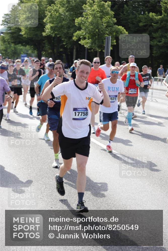 29.06.2025 - hella hamburg halbmarathon Jannik Wohlers http://msf.ph/oto/8250549 29.06.2025 09:56:18 Lombardsbrücke 1460, 1496, 1628, 1833, 1877, 2013, 2058, 2082, 2208, 2378, 2396, 2771, 2996, 3310, 3652, 4065, 4377, 4404, 4635, 4711, 4833, 5169, 5194, 5839, 6033, 6286, 6561, 6562, 7383, 7475, 8261, 8361, 8572, 8587, 8618, 8661, 8710, 8863, 8921, 9082, 9597, 9638, 9695, 9752, 9793, 9820, 9876, 9985, 10371, 10508, 11018, 11455, 11809, 11961, 12311, 12490, 12584, 12585, 12651, 12858, 13282, 13394, 13609, 13688, 13962, 14033, 14408, 14526, 14990, 14994, 15149, 15427, 15818 meine-sportfotos.de