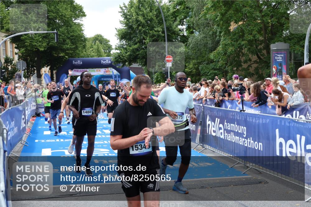 29.06.2025 - hella hamburg halbmarathon Zöllner http://msf.ph/oto/8250565 29.06.2025 10:58:04 Ziel 1200, 1611, 2025, 3093, 3141, 3575, 4319, 4579, 6531, 6892, 7159, 7189, 8089, 10036, 11832, 12378, 12773, 13465, 14881, 15090, 15527, 18762 meine-sportfotos.de