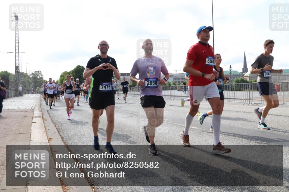 29.06.2025 - hella hamburg halbmarathon Lena Gebhardt http://msf.ph/oto/8250582 29.06.2025 09:56:41 Lombardsbrücke 1452, 1460, 1496, 1499, 1592, 1628, 1833, 1877, 2013, 2058, 2074, 2082, 2111, 2208, 2340, 2378, 2396, 2771, 2878, 2953, 2996, 3256, 3296, 3310, 3652, 4065, 4077, 4377, 4404, 4635, 4711, 4833, 4897, 5169, 5194, 5482, 5600, 5607, 5839, 5978, 6033, 6168, 6286, 6377, 6511, 6512, 6561, 6562, 6631, 7176, 7383, 7475, 7583, 7943, 8261, 8361, 8514, 8572, 8587, 8618, 8661, 8710, 8863, 8921, 8968, 8996, 9082, 9246, 9497, 9537, 9597, 9638, 10596 meine-sportfotos.de