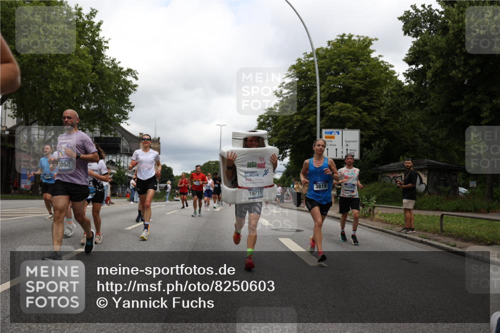 29.06.2025 - hella hamburg halbmarathon Yannick Fuchs http://msf.ph/oto/8250603 29.06.2025 10:47:55 20KM 1030, 1267, 1422, 1442, 1502, 1549, 1870, 2058, 2070, 2354, 2432, 2518, 2630, 3096, 3103, 3819, 4299, 5020, 5259, 5638, 6260, 6294, 6374, 6511, 6512, 7274, 7395, 7478, 7973, 8285, 8335, 8394, 9032, 9380, 9791, 9922, 10040, 11009, 11068, 11430, 11844, 12321, 12607, 12632, 13033, 13397, 13794, 13803, 13865, 13912, 14026, 14239, 14702, 15146, 15441, 15838, 15856, 15946, 16780, 17348, 17482, 18143, 18308, 18418, 18450, 18514, 18612, 19067 meine-sportfotos.de