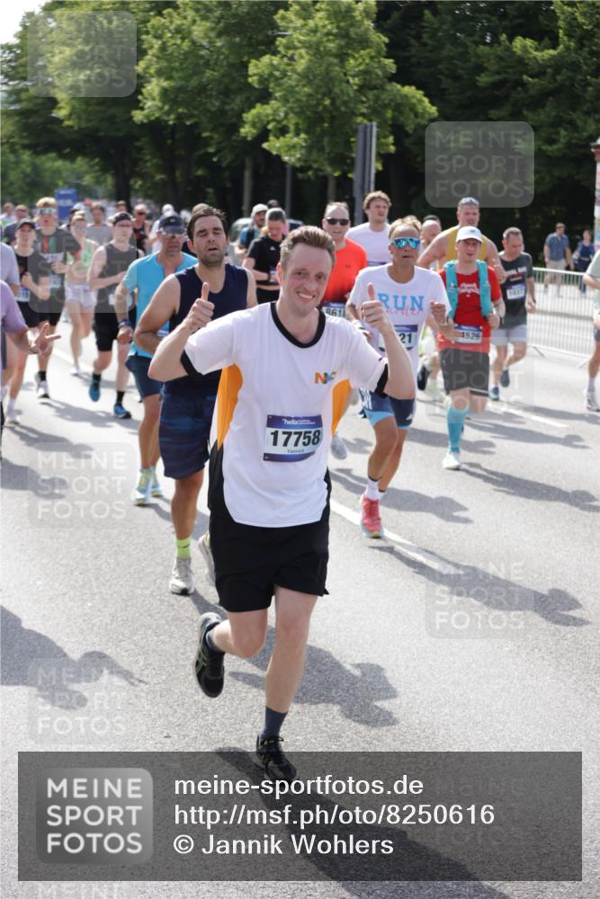 29.06.2025 - hella hamburg halbmarathon Jannik Wohlers http://msf.ph/oto/8250616 29.06.2025 09:56:18 Lombardsbrücke 1460, 1496, 1628, 1833, 1877, 2013, 2058, 2082, 2208, 2378, 2396, 2771, 2996, 3310, 3652, 4065, 4377, 4404, 4635, 4711, 4833, 5169, 5194, 5839, 6033, 6286, 6561, 6562, 7383, 7475, 8261, 8361, 8572, 8587, 8618, 8661, 8710, 8863, 8921, 9082, 9597, 9638, 9695, 9752, 9793, 9820, 9876, 9985, 10371, 10508, 11018, 11455, 11809, 11961, 12311, 12490, 12584, 12585, 12651, 12858, 13282, 13394, 13609, 13688, 13962, 14033, 14408, 14526, 14990, 14994, 15149, 15427, 15818 meine-sportfotos.de