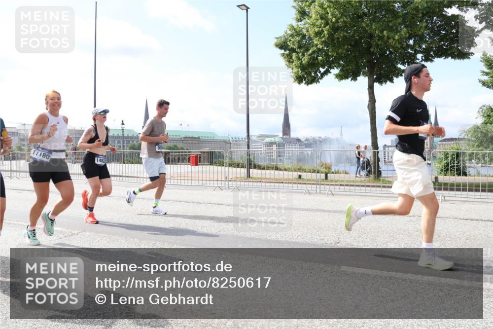29.06.2025 - hella hamburg halbmarathon Lena Gebhardt http://msf.ph/oto/8250617 29.06.2025 10:10:24 Lombardsbrücke 1548, 1573, 3921, 4389, 5182, 5440, 5511, 7042, 7081, 7250, 7333, 7636, 7685, 8219, 8890, 9366, 9434, 9674, 9681, 9816, 10036, 10943, 11027, 11180, 11355, 11887, 11904, 11905, 12008, 12567, 12629, 13797, 13825, 13901, 14679, 14822, 15409, 16166, 16344, 16445, 16639, 16872, 17148, 17730, 18196, 18707, 19023 meine-sportfotos.de