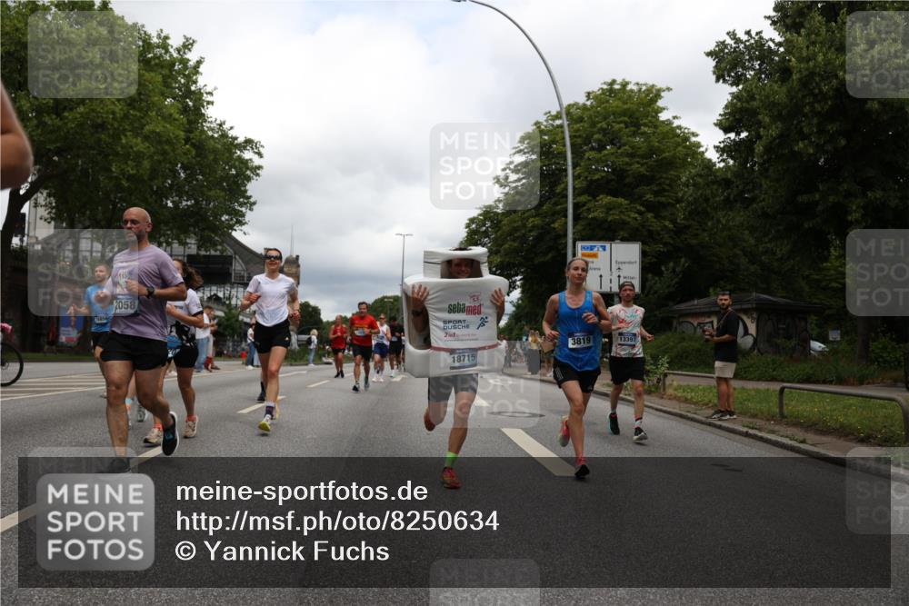 29.06.2025 - hella hamburg halbmarathon Yannick Fuchs http://msf.ph/oto/8250634 29.06.2025 10:47:55 20KM 1030, 1267, 1422, 1442, 1502, 1549, 1870, 2058, 2070, 2354, 2432, 2518, 2630, 3096, 3103, 3819, 4299, 5020, 5259, 5638, 6260, 6294, 6374, 6511, 6512, 7274, 7395, 7478, 7973, 8285, 8335, 8394, 9032, 9380, 9791, 9922, 10040, 11009, 11068, 11430, 11844, 12321, 12607, 12632, 13033, 13397, 13794, 13803, 13865, 13912, 14026, 14239, 14702, 15146, 15441, 15838, 15856, 15946, 16780, 17348, 17482, 18143, 18308, 18418, 18450, 18514, 18612, 19067 meine-sportfotos.de