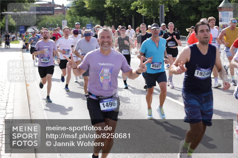 29.06.2025 - hella hamburg halbmarathon Jannik Wohlers http://msf.ph/oto/8250681 29.06.2025 09:56:19 Lombardsbrücke 1460, 1496, 1628, 1833, 1877, 2013, 2058, 2082, 2208, 2378, 2396, 2771, 2996, 3310, 3652, 4065, 4377, 4404, 4635, 4711, 5169, 5194, 5839, 6033, 6286, 6561, 6562, 7383, 7475, 8261, 8361, 8572, 8587, 8618, 8661, 8710, 8863, 8921, 9082, 9597, 9638, 9752, 9820, 9876, 9985, 10371, 10508, 11018, 11455, 11809, 11961, 12311, 12482, 12490, 12584, 12585, 12651, 12858, 13282, 13394, 13609, 13962, 14033, 14408, 14526, 14588, 14834, 14990, 14994, 15149, 15427, 15818 meine-sportfotos.de