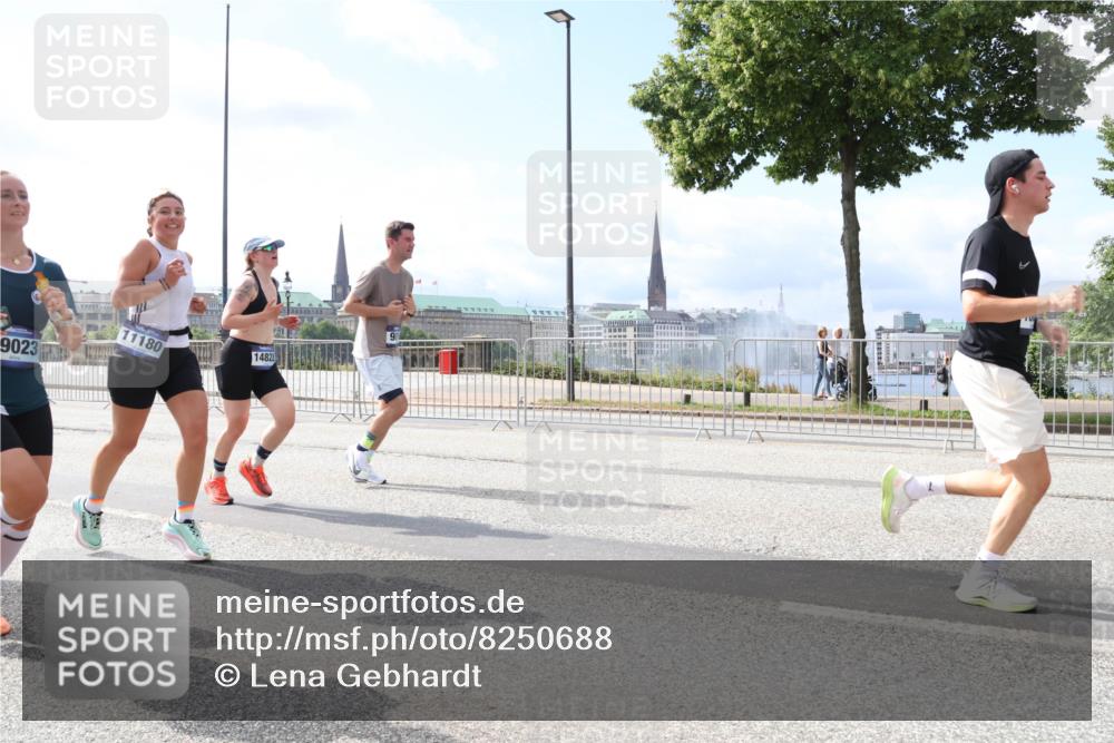 29.06.2025 - hella hamburg halbmarathon Lena Gebhardt http://msf.ph/oto/8250688 29.06.2025 10:10:24 Lombardsbrücke 1548, 1573, 3921, 4389, 5182, 5440, 5511, 7042, 7081, 7250, 7333, 7636, 7685, 8219, 8890, 9366, 9434, 9674, 9681, 9816, 10036, 10943, 11027, 11180, 11355, 11887, 11904, 11905, 12008, 12567, 12629, 13797, 13825, 13901, 14679, 14822, 15409, 16166, 16344, 16445, 16639, 16872, 17148, 17730, 18196, 18707, 19023 meine-sportfotos.de