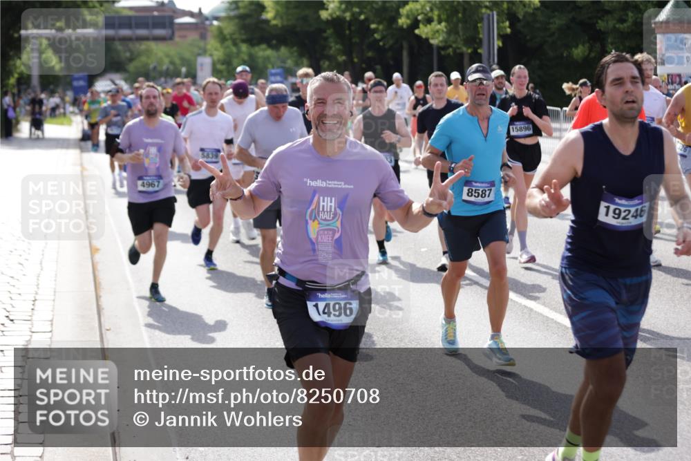 29.06.2025 - hella hamburg halbmarathon Jannik Wohlers http://msf.ph/oto/8250708 29.06.2025 09:56:19 Lombardsbrücke 1460, 1496, 1628, 1833, 1877, 2013, 2058, 2082, 2208, 2378, 2396, 2771, 2996, 3310, 3652, 4065, 4377, 4404, 4635, 4711, 5169, 5194, 5839, 6033, 6286, 6561, 6562, 7383, 7475, 8261, 8361, 8572, 8587, 8618, 8661, 8710, 8863, 8921, 9082, 9597, 9638, 9752, 9820, 9876, 9985, 10371, 10508, 11018, 11455, 11809, 11961, 12311, 12482, 12490, 12584, 12585, 12651, 12858, 13282, 13394, 13609, 13962, 14033, 14408, 14526, 14588, 14834, 14990, 14994, 15149, 15427, 15818 meine-sportfotos.de