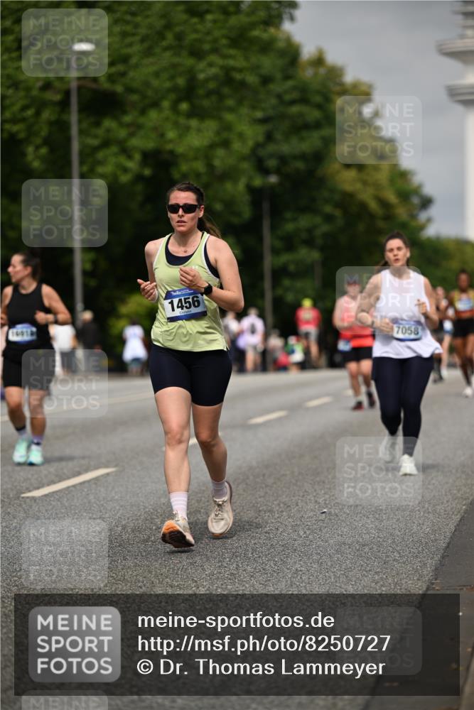 29.06.2025 - hella hamburg halbmarathon Dr. Thomas Lammeyer http://msf.ph/oto/8250727 29.06.2025 10:14:21 Kennedybrücke 1052, 1186, 1456, 1483, 1513, 4389, 7058, 7250, 7685, 8090, 8685, 9150, 9681, 9816, 9829, 9988, 11180 meine-sportfotos.de