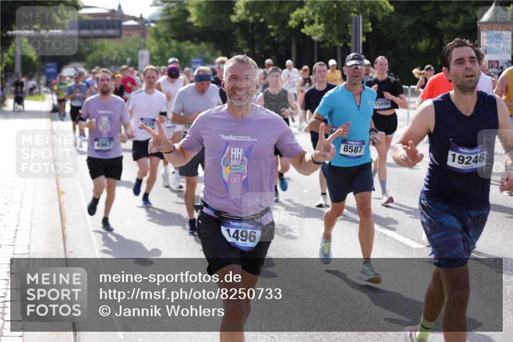 29.06.2025 - hella hamburg halbmarathon Jannik Wohlers http://msf.ph/oto/8250733 29.06.2025 09:56:19 Lombardsbrücke 1460, 1496, 1628, 1833, 1877, 2013, 2058, 2082, 2208, 2378, 2396, 2771, 2996, 3310, 3652, 4065, 4377, 4404, 4635, 4711, 5169, 5194, 5839, 6033, 6286, 6561, 6562, 7383, 7475, 8261, 8361, 8572, 8587, 8618, 8661, 8710, 8863, 8921, 9082, 9597, 9638, 9752, 9820, 9876, 9985, 10371, 10508, 11018, 11455, 11809, 11961, 12311, 12482, 12490, 12584, 12585, 12651, 12858, 13282, 13394, 13609, 13962, 14033, 14408, 14526, 14588, 14834, 14990, 14994, 15149, 15427, 15818 meine-sportfotos.de