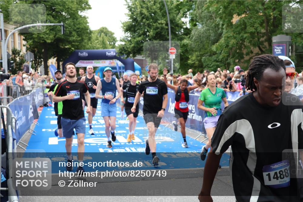 29.06.2025 - hella hamburg halbmarathon Zöllner http://msf.ph/oto/8250749 29.06.2025 10:58:06 Ziel 1200, 1611, 3141, 4319, 4579, 6531, 6892, 8089, 10036, 10408, 11832, 12378, 12773, 13465, 13666, 15090, 15189, 15527, 18762 meine-sportfotos.de
