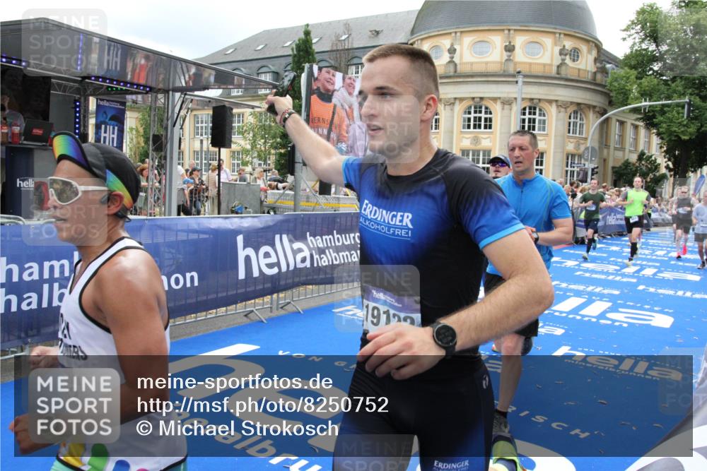 29.06.2025 - hella hamburg halbmarathon Michael Strokosch http://msf.ph/oto/8250752 29.06.2025 10:49:58 Ziel 2540, 3692, 3852, 4017, 5460, 8454, 8455, 9126, 9200, 9491, 9597, 12527, 12733, 13463, 16716, 16732, 16800, 16887, 19109, 19122 meine-sportfotos.de