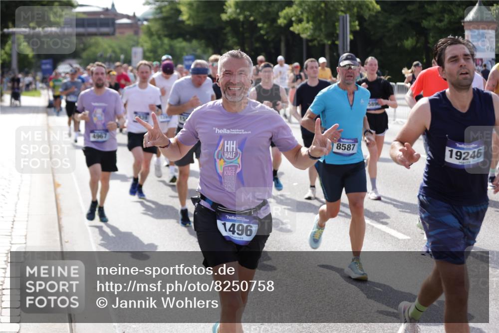 29.06.2025 - hella hamburg halbmarathon Jannik Wohlers http://msf.ph/oto/8250758 29.06.2025 09:56:19 Lombardsbrücke 1460, 1496, 1628, 1833, 1877, 2013, 2058, 2082, 2208, 2378, 2396, 2771, 2996, 3310, 3652, 4065, 4377, 4404, 4635, 4711, 5169, 5194, 5839, 6033, 6286, 6561, 6562, 7383, 7475, 8261, 8361, 8572, 8587, 8618, 8661, 8710, 8863, 8921, 9082, 9597, 9638, 9752, 9820, 9876, 9985, 10371, 10508, 11018, 11455, 11809, 11961, 12311, 12482, 12490, 12584, 12585, 12651, 12858, 13282, 13394, 13609, 13962, 14033, 14408, 14526, 14588, 14834, 14990, 14994, 15149, 15427, 15818 meine-sportfotos.de