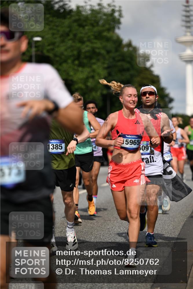 29.06.2025 - hella hamburg halbmarathon Dr. Thomas Lammeyer http://msf.ph/oto/8250762 29.06.2025 09:51:38 Kennedybrücke 1164, 1385, 1644, 1743, 2714, 2767, 3959, 4860, 5091, 5315, 6684, 6990, 7884, 8362, 9178, 9944, 10404, 10793, 10900, 11202, 11227 meine-sportfotos.de
