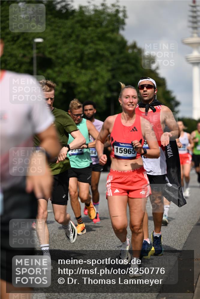 29.06.2025 - hella hamburg halbmarathon Dr. Thomas Lammeyer http://msf.ph/oto/8250776 29.06.2025 09:51:38 Kennedybrücke 1164, 1385, 1644, 1743, 2714, 2767, 3959, 4860, 5091, 5315, 6684, 6990, 7884, 8362, 9178, 9944, 10404, 10793, 10900, 11202, 11227 meine-sportfotos.de